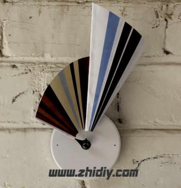 The changing paper art in clocks