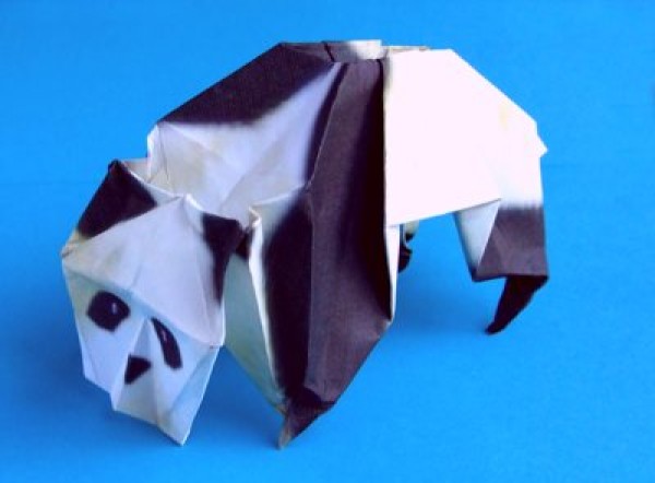 Simple origami illustration tutorial of giant panda