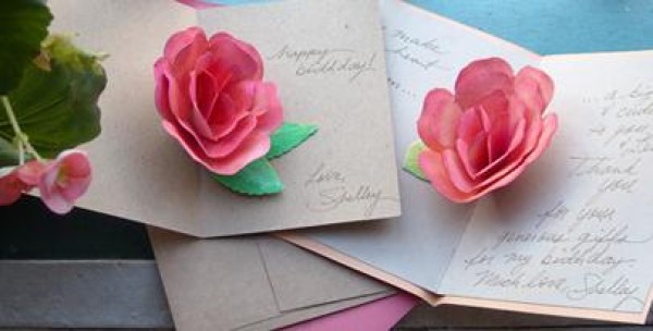 Illustrated tutorial on making DIY paper rose three-dimensional Valentine’s Day greeting cards