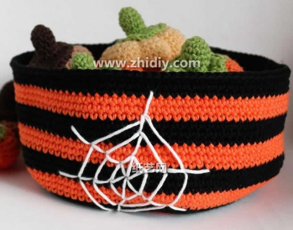 DIY Halloween crochet basket tutorial