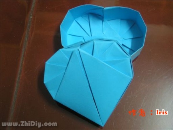 Iris' heart-shaped origami box