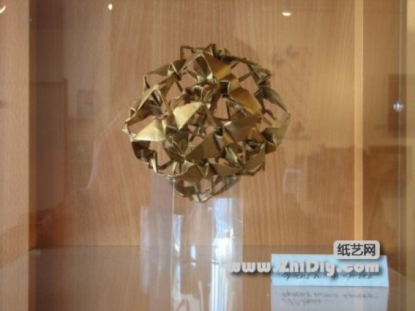 An origami exhibition in California, USA in 2007 [1]