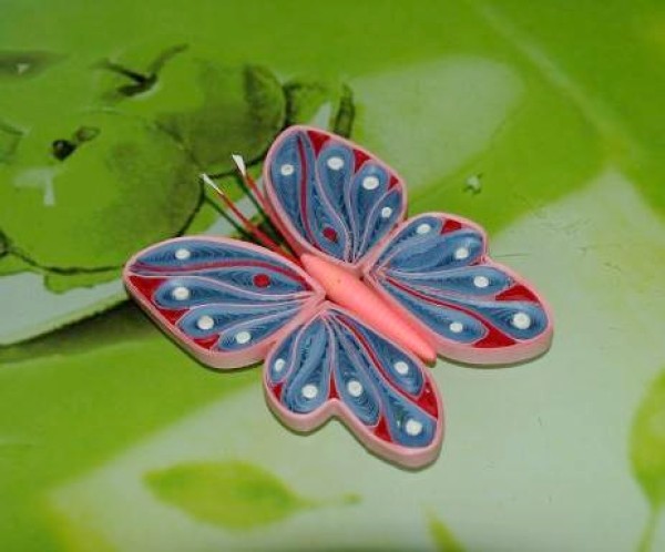 Tutorial on making paper quilled butterflies