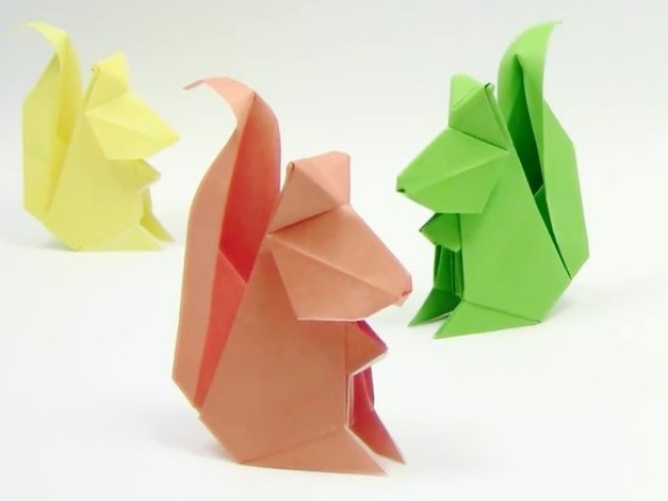 Simple Origami Encyclopedia teaches you three-dimensional origami, handmade origami tutorial for little squirrel