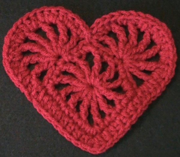 Valentines Day crochet heart tutorial teaches you how to knit a beautiful heart