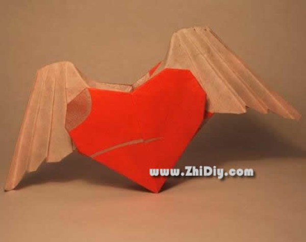 [Real Picture] Three-dimensional heart-shaped origami with wings