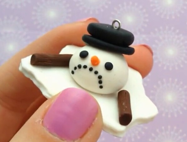 Clay handmade DIY tutorial teaches you how to make a melted snowman clay tutorial for Christmas