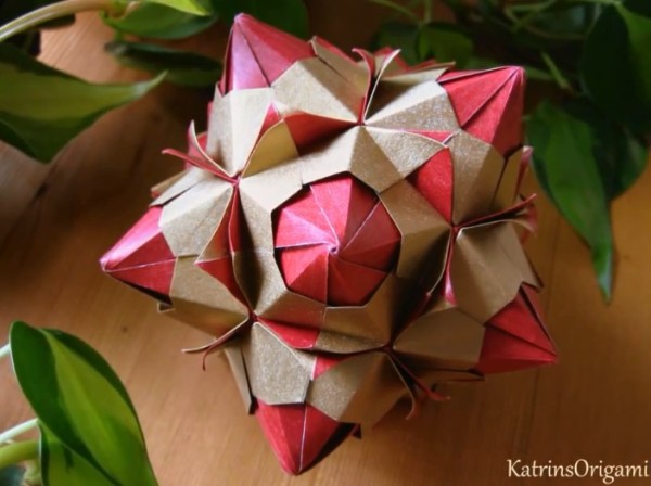 Tutorial on how to make origami bouquet lanterns by hand