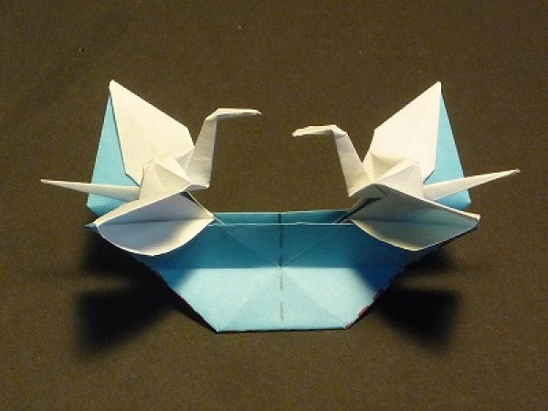 Illustrated origami tutorial on how to fold the flying double thousand paper cranes