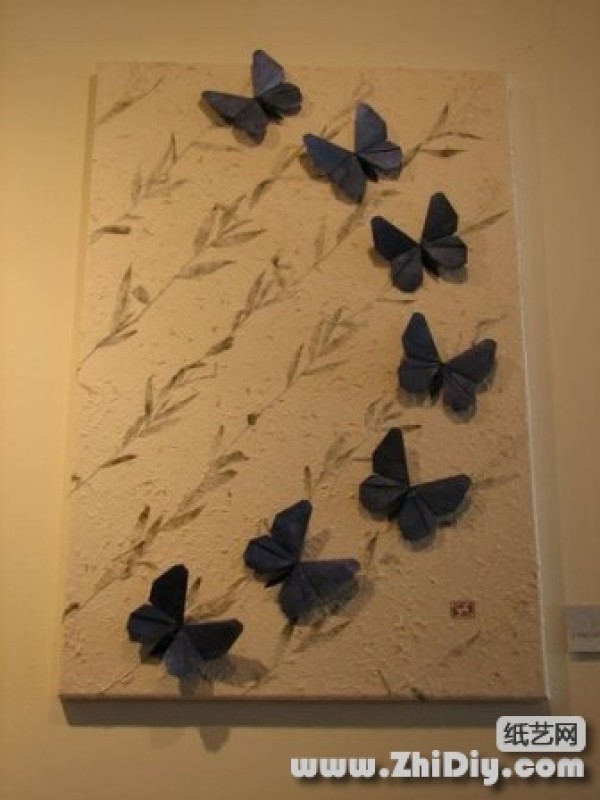 An origami exhibition in California, USA in 2007 [2]