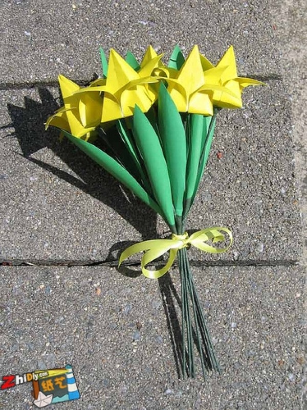 Appreciation of simple origami flowers