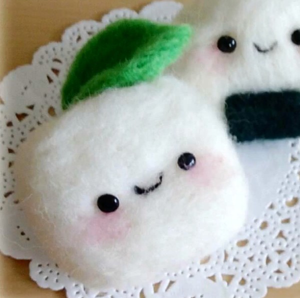 Wool Felt Poke Drawings Video Tutorial: How to Poke Cute Rice Balls