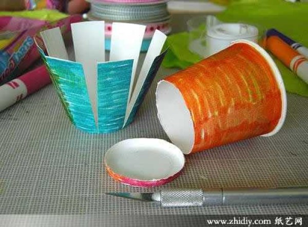 Tutorial on turning paper cups into paper baskets