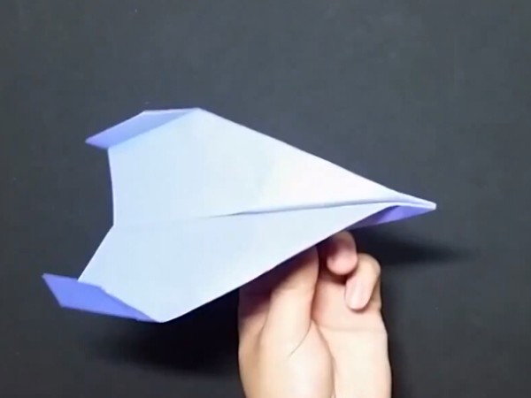 Origami airplane folding method of Troy ultra-long-distance glider