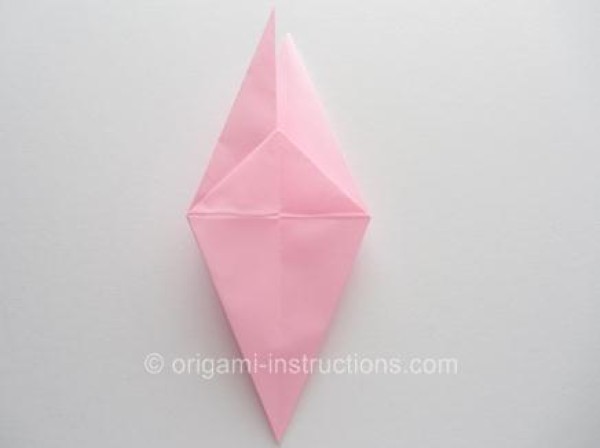 Simple rotating rose origami folding method and illustrated tutorial