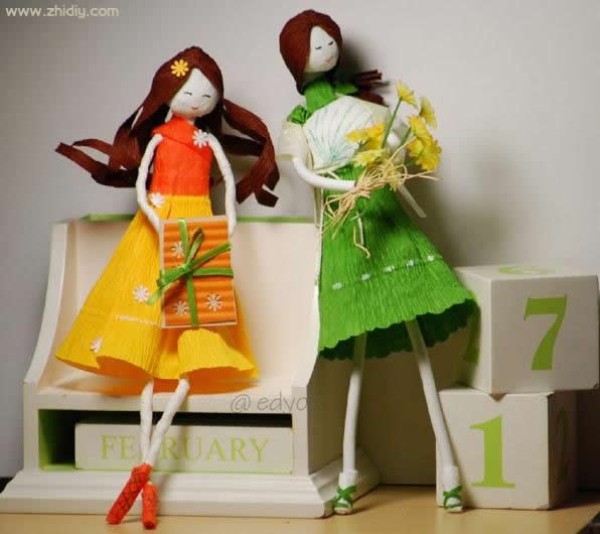 Papercraft dolls by EdYodeco