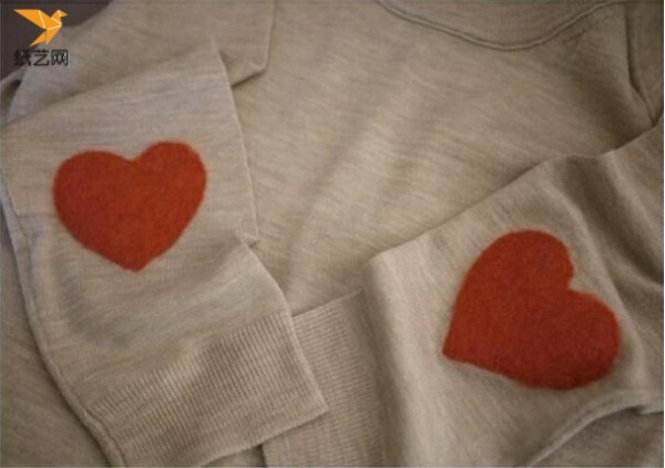 How to use wool felt? Illustration of the tutorial for making handmade heart-shaped wool felt transformed sweater