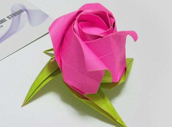 How to fold paper roses - video tutorial on Janes origami roses - Chen Baixi