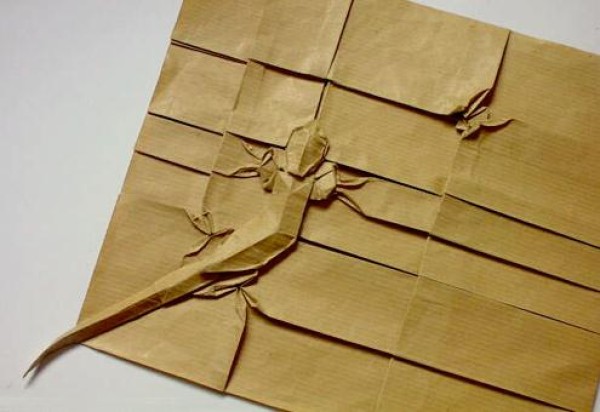 Origami drawing tutorial of origami gecko and fly [Animal origami atlas]