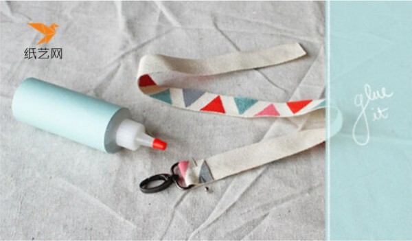 How to hand-make a camera strap with beautiful and artistic fabrics?