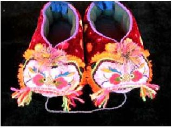 The application of Fuyang paper-cutting in embroidery patterns