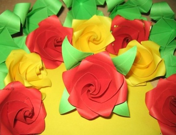 A complete tutorial on folding Christmas roses to teach you the most beautiful Christmas origami roses