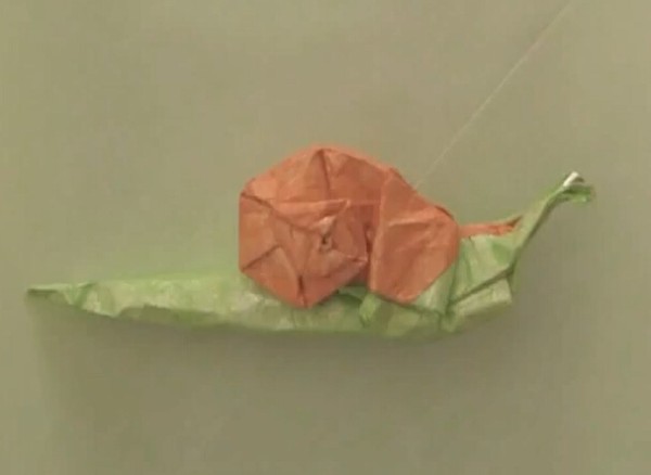 Origami snail teaches you how to make handmade origami snail