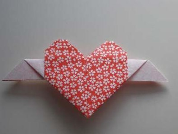 Simple Origami Heart with Wings Illustrated Handmade Gift Tutorial for Valentines Day