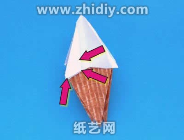 Illustrated tutorial on origami ice cream cone