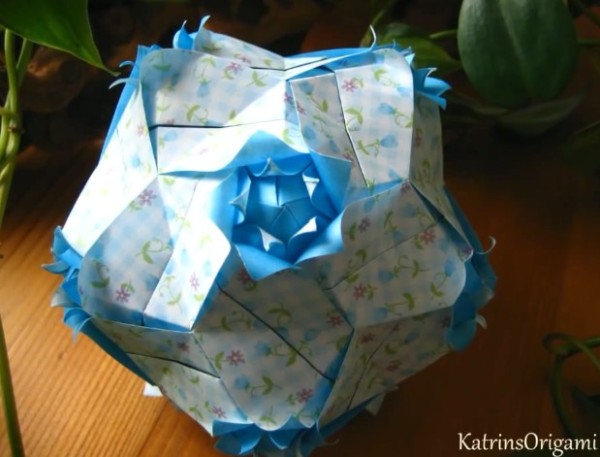 Origami video tutorial on how to make starlight origami flower ball lanterns