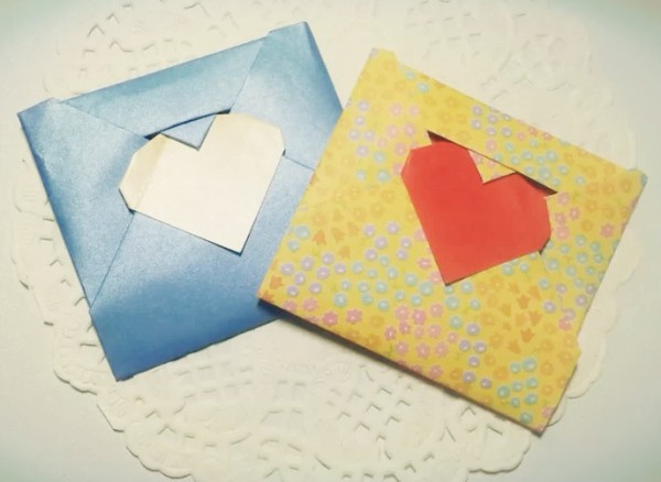 Video tutorial on how to fold an origami heart envelope as a handmade origami gift for Fathers Day