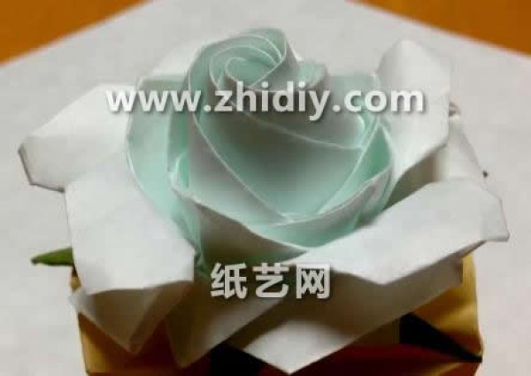 A collection of tutorials on how to fold exquisite roses by hand on New Years Day [Recommended collection of hand-made roses on New Years Day]