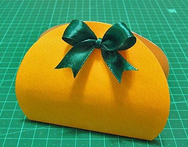 Two paper origami handmade gift box drawings and tutorials (can be wrapped for Christmas gifts)