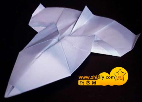 Illustrated tutorial on how to fold an origami airplane