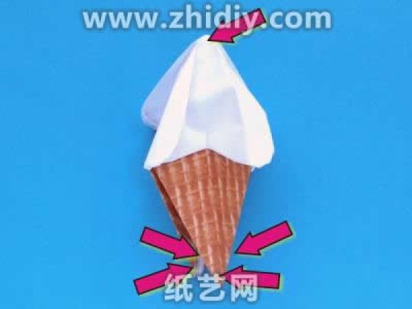 Illustrated tutorial on origami ice cream cone