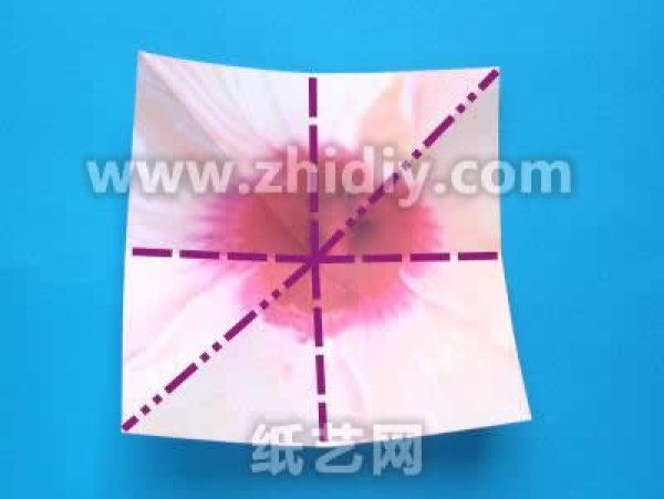 Tutorial on making simple pink origami flowers