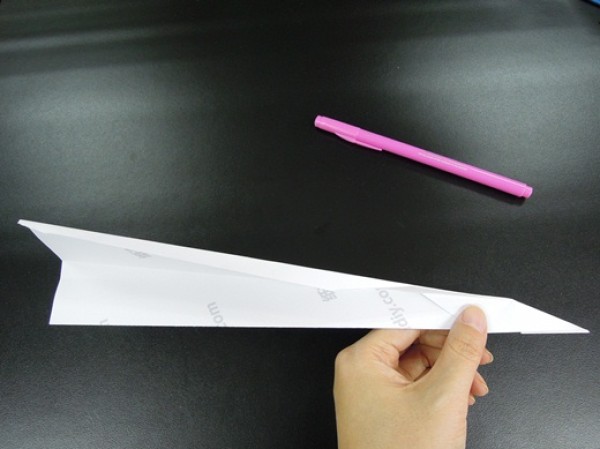 How to fold paper airplanes - Long distance glider origami tutorial