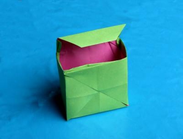 Illustrated tutorial for handmade origami box with lid