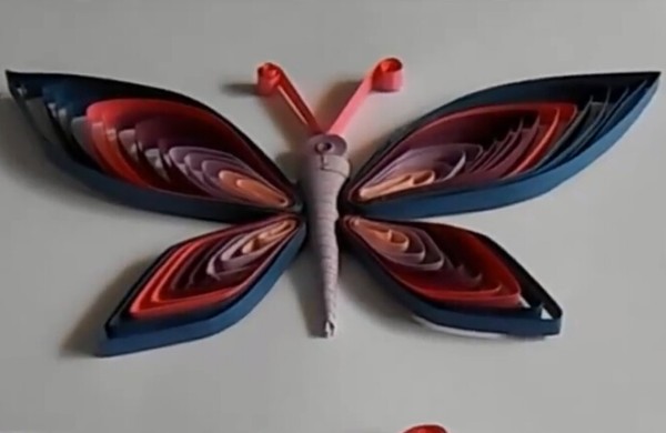 An introductory tutorial on paper quilling teaches you how to make handmade paper quilling butterflies