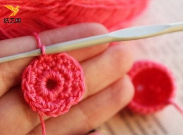 Handmade crochet cute heart-shaped knitting tutorial illustration