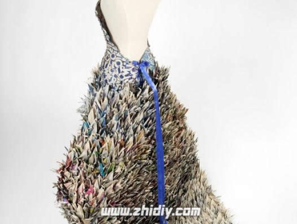 Clothing origami: Origami crane dress made from 1,000 waste newspapers