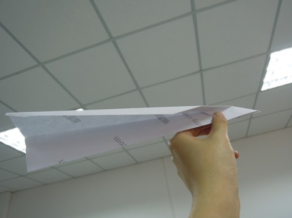 How to fold paper airplanes - Long distance glider origami tutorial