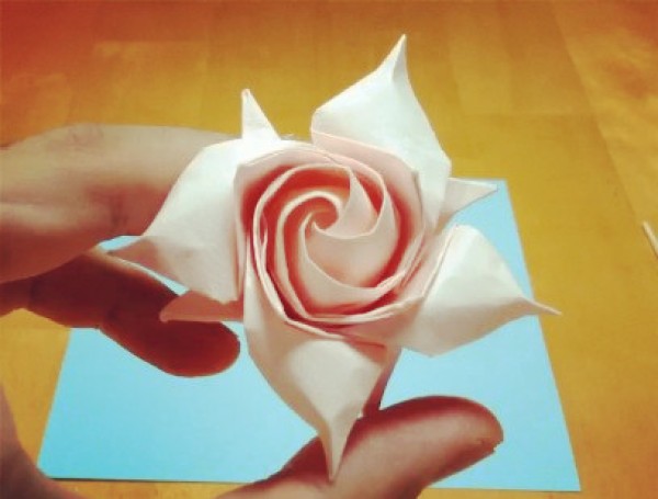 Origami rose video tutorial - How to fold a beautiful four-petal paper rose