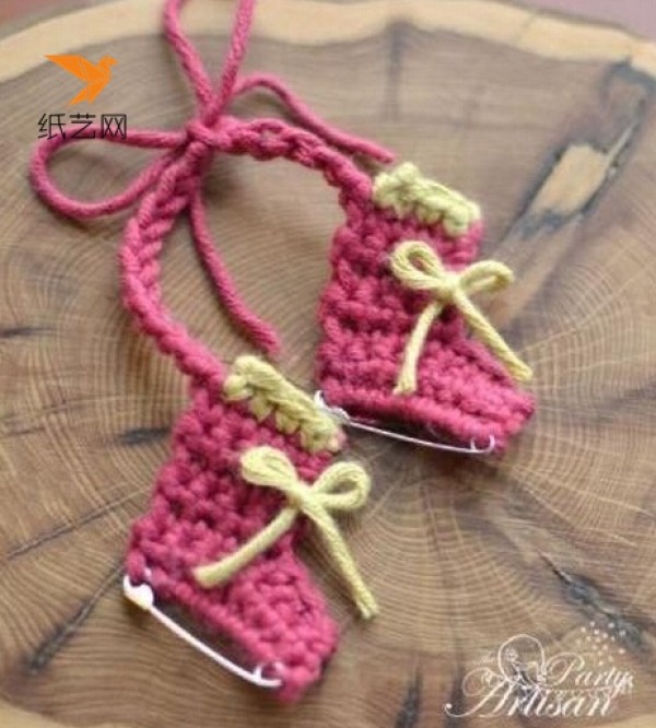 How to use crochet? Tutorial on how to make cute skate shoes using crochet