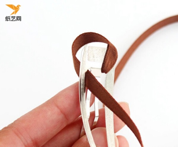 How to issue cards by yourself? Illustrated tutorial on making hand-made fresh hairpins