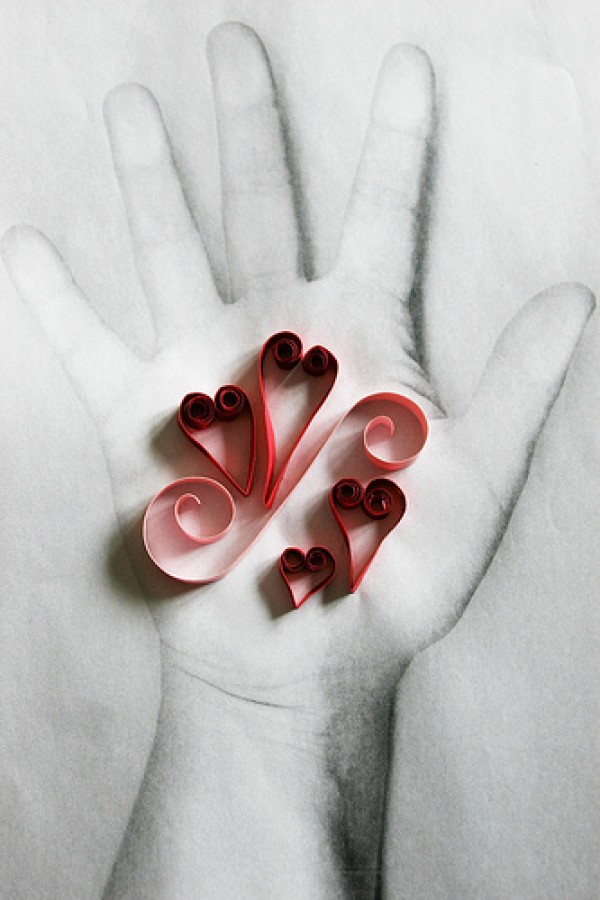 Basic tutorial on paper quilling—making basic shapes