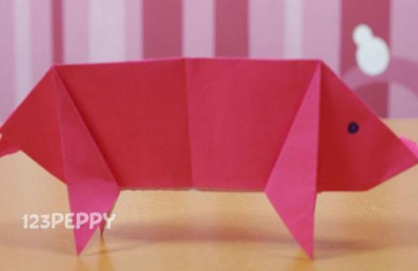 A complete collection of origami illustrations for children will teach you how to make an exquisite and simple origami pig.