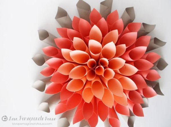 Christmas handmade encyclopedia teaches you how to make beautiful origami flower Christmas wreath illustrated tutorials