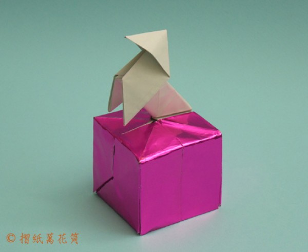 Origami diagram of a bird standing on a table—Gabriel Alvarez