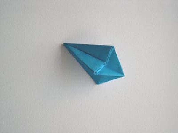 Making origami diamonds, essential small decorations for paper art works